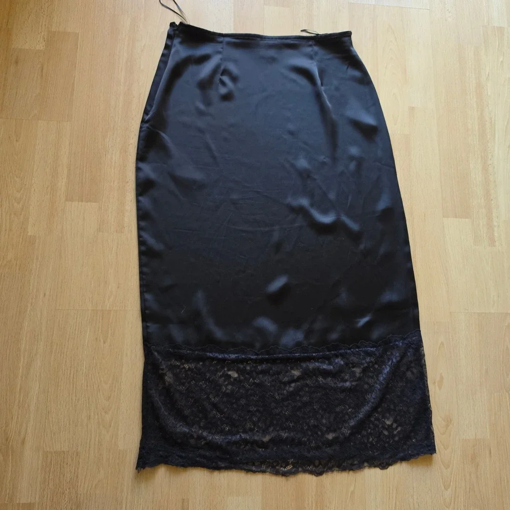 House of Harlow 1960 Black Satin Lace Trim Midi Slip Skirt Womens Size Medium - Picture 7 of 8